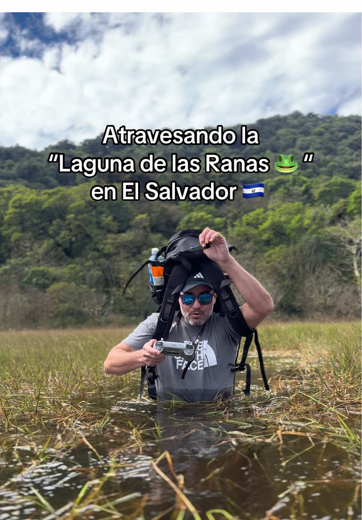 Aventura extrema en la Laguna de las Ranas 🐸🐸🐸 ¡Atravesando la laguna con el agua arriba de la cintura, mochila en la cabeza y 🎮 drone en mano! 😱  ¿Te atreverías a vivir esta experiencia? 🌿📸 📅 Próximamente: Video completo de esta travesía épica. ¡No te lo pierdas y añade este destino a tu lista! 🗺️🔥 📺 Búscame como: El MotoCoach  #Aventura #elsalvador🇸🇻 #LagunaDeLasRanas #explore #Viajes #Naturaleza #drone #Hiking #OutdoorAdventures #TravelGoals #ViralVideo #teamwork 