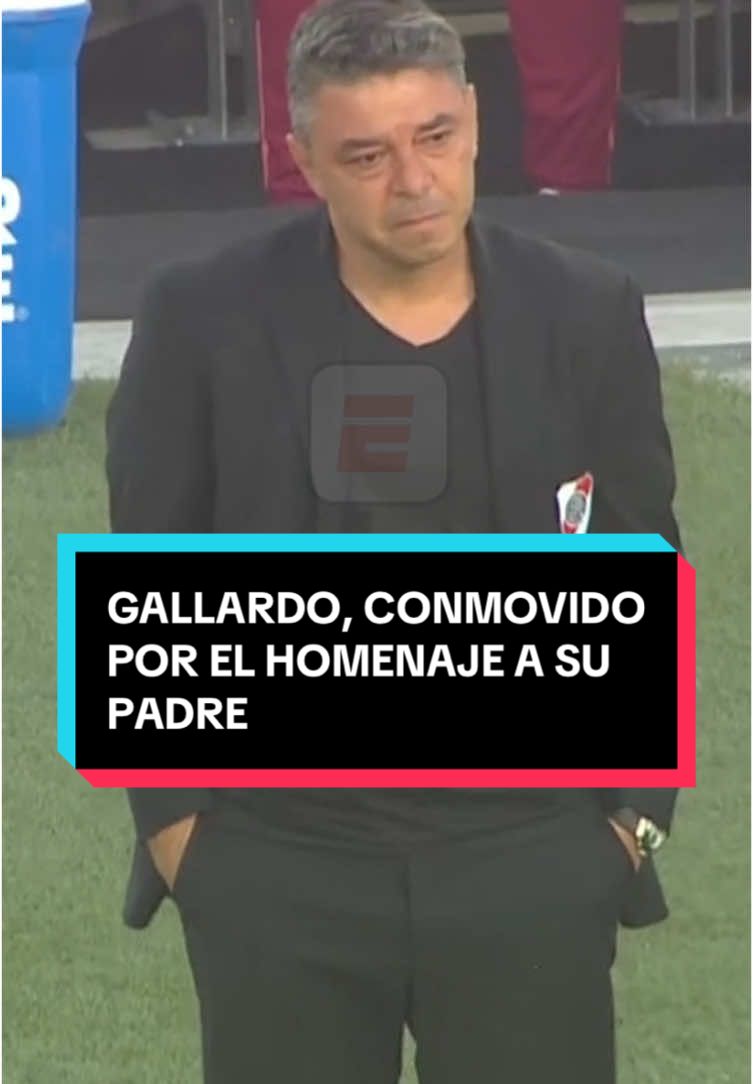 LAS LÁGRIMAS DEL MUÑECO. Marcelo #Gallardo, ovacionado en el homenaje por el fallecimiento de Máximo, su padre. 📺🇦🇷 ESPN Premium | Suscribite al Pack Fútbol #TikTokDeportes #River #LigaProfesional #futbolargentino