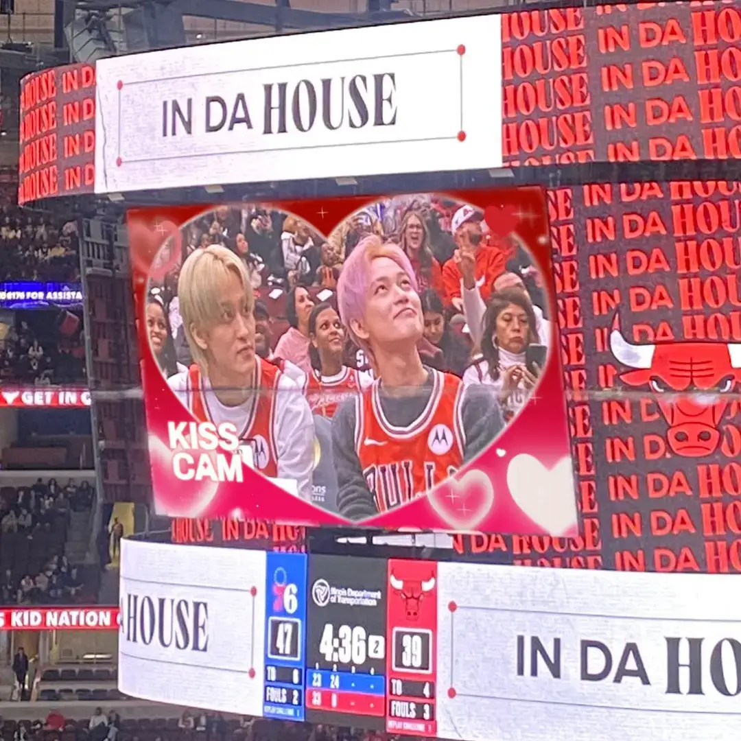 kiss cam? why are they on a kiss cam? wkwk cr.haechpilled #marklee #chenle #nct 