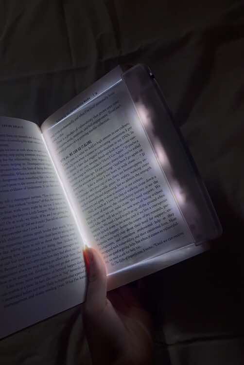 Im obsessed🥺 Link in bio!✨ #fyp #BookTok #fypシ #fypp #fy #books #gift #reading #book #giftsforbooklovers #light