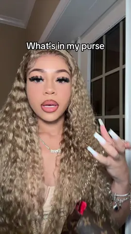 Whats in my bag #cierra #purse #asmr 