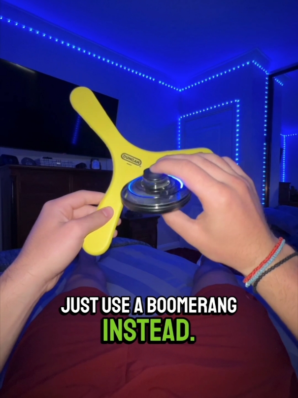 Replying to @dexter_616 Flying spinner VS Boomerang #boomerang #flyingspinner #miniufo #profly #fidgettoys #fyp 