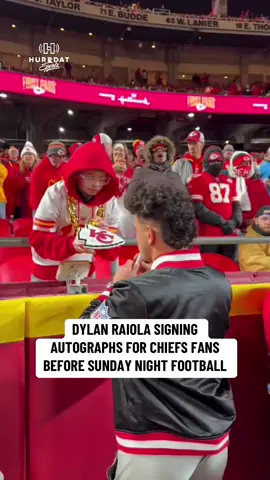 Nebraska QB Dylan Raiola was showing love to Chiefs fans ahead of Sunday Night Football 🔥 #nebraska #nfl #nfltiktok #huskers #chiefs #chiefskingdom 