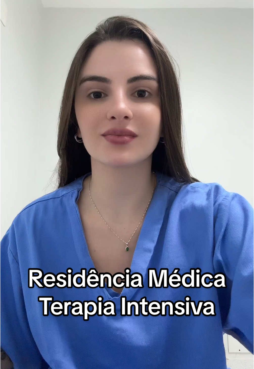 Difícil resumir três anos em um vídeo. É só pra vocês entenderem um pouquinho como funciona! Um bêjo 😗 #terapiaintensiva #residenciamedica 