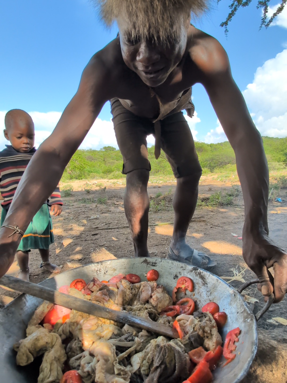 See how Hadza Best chief preparing family breakfast So delicious and nutritious 😋‼️😲#villagelife #africatribes #hadzabetribe #USA #tiktok 