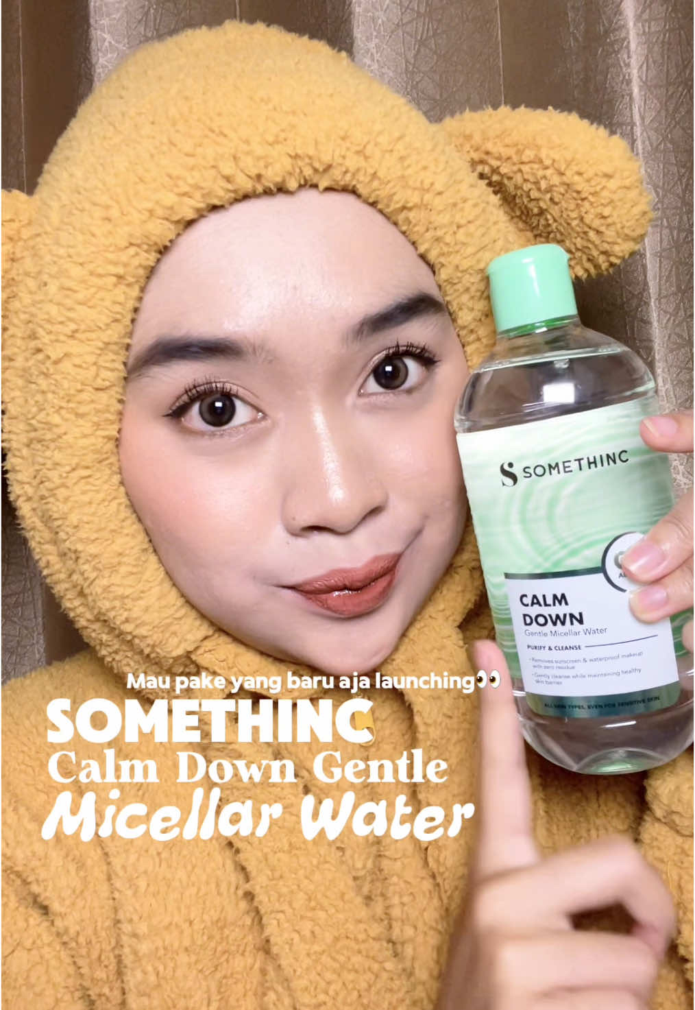 Hapus makeup jadi se effortless, bersih dan tanpa perihhh! Sungkem sih sama micellar water calm down @Somethinc Official 🤘🏻🙃  #micellarwater #mw #cleanser #cleansing #makeup #ungetreadywithme #fypage #fyp #somethinc 