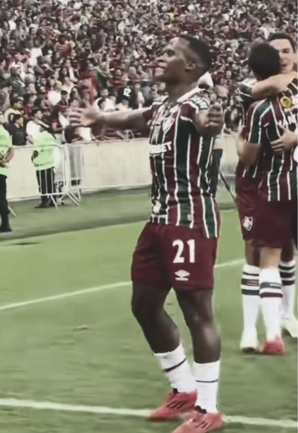 final de campeonato e talvez fosse egoismo demais te implorar para ficar. Mas deixo, antes de tudo, meu obrigado. O Flumiense te espera um dia. Voa e vai conquistar o Mundo, menino. @Jhon Arias  #fl #fluminense #arias #f #fluffy 