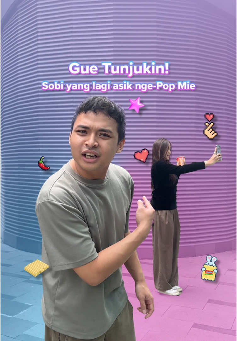 Gue tunjukin~​ Cara paling asik~​ Buat nge-Pop Mie~​ Apapun rela dilakuin buat Sobi-Sobi, biar semuanya tau kalau Indomie x Pop Mie Korean Ramyeon series seenak itu! 🤤