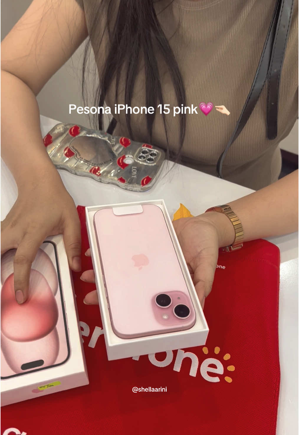 Makasiii kaka cantik sudah beli di erafone gressmall #unboxingiphone15 #iphone15pink🌸💕 #unboxingiphone15pink #erafonegressmallgresik #erafonegressmallgresik #erafonegresikshella 