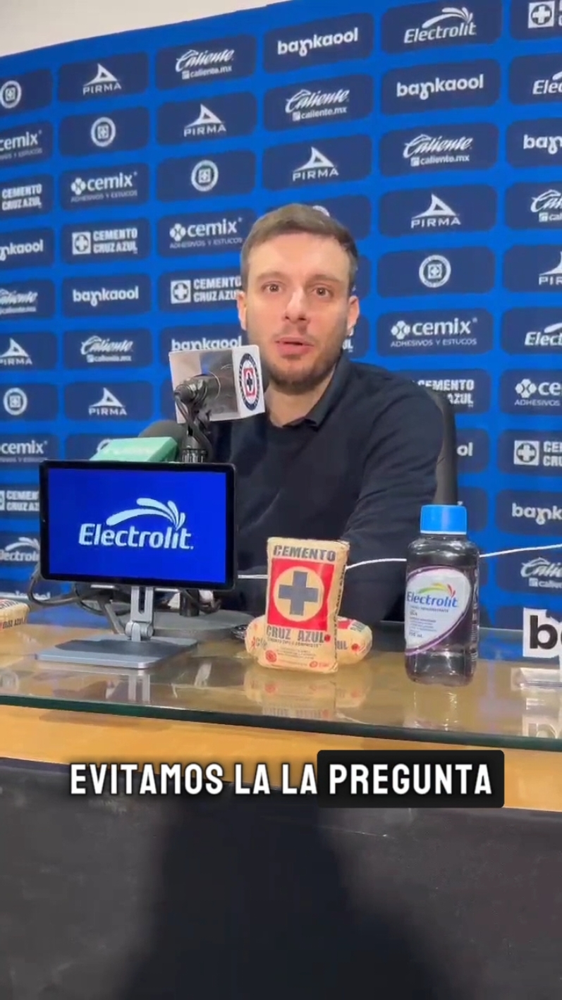 Anselmi no responde preguntas🚨 Pero le manda un mensaje a la afición de Cruz Azul #CruzAzul #MartínAnselmi