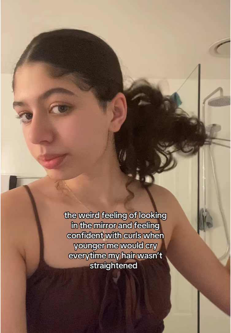 feeling pretty w natural hair after years of hating it is such an accomplishment #foryoupage #fypviralシ #curlyhairgirl #xyzbca #curlyhair #vent #SelfCare #selflove #natural #naturalhair #nostalgia #reminiscing #insecurities #flaws #memories #youngerme #straighthair #hairtiktok #peace #hairtips