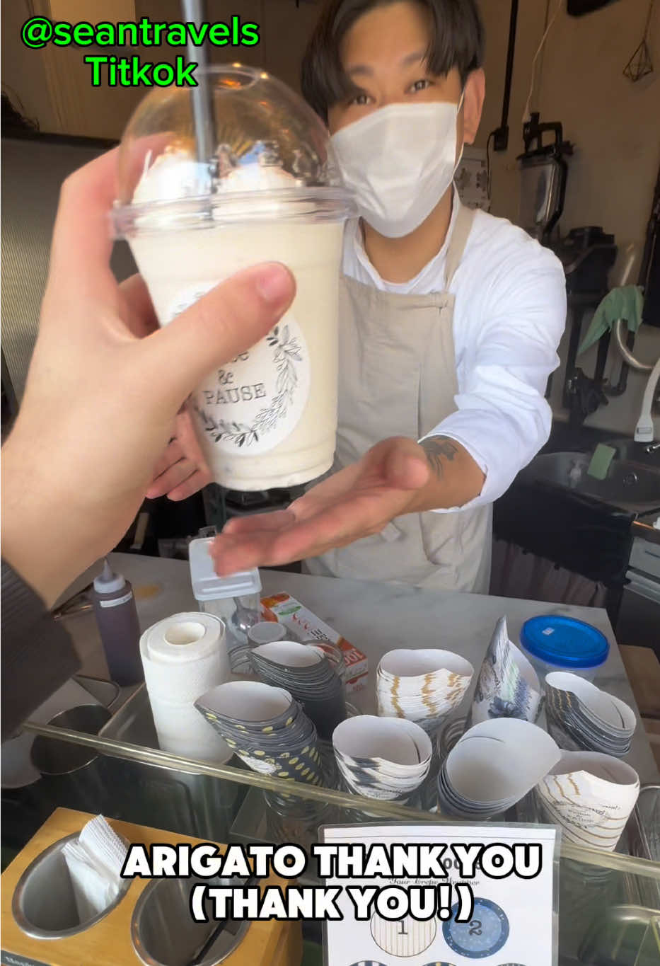 $3.30 banana smoothie in Osaka,Japan🇯🇵 #fyp #foodtiktok #streetfood #banana #japan #osaka #smoothie 