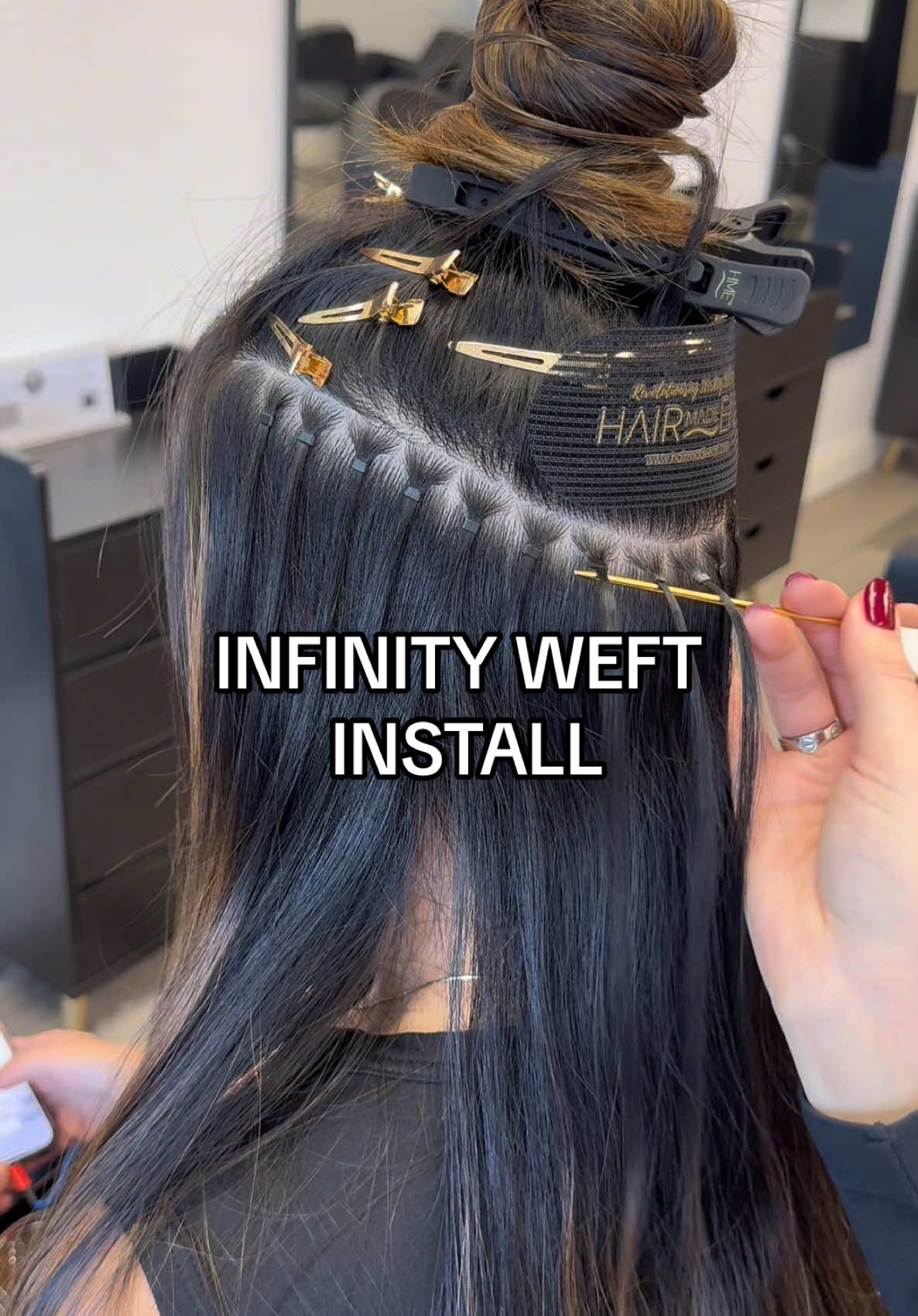 Installing bellami infinity wefts using the hidden row technique ✨ #infinityweft #geniusweft #weftinstall #hairextensions #wefthairextensions #weftextensions #lahairextensions #losangeleshairextensions #sewinweave #weaveextensions 