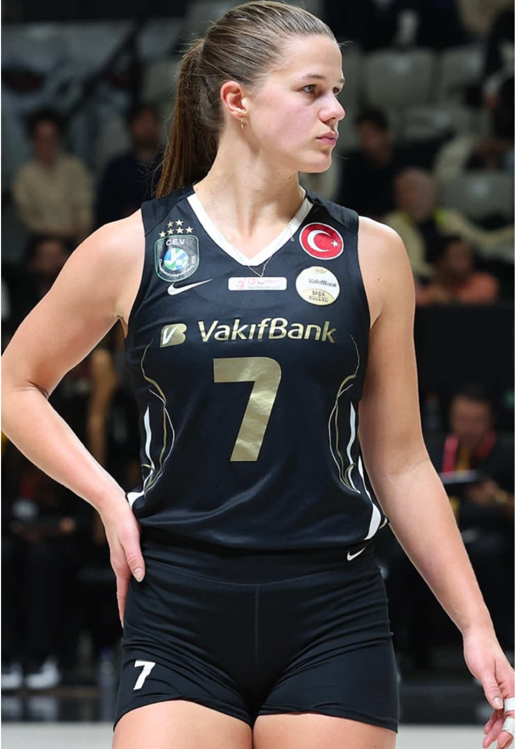 Kirra Van Ryk serving. #fyp #for #paratiiiiiiiiiiiiiiiiiiiiiiiiiiiiiii #parati #perte #sultanlarligi #volleyball #Turkiye #vakifbank #brightsidegirls 