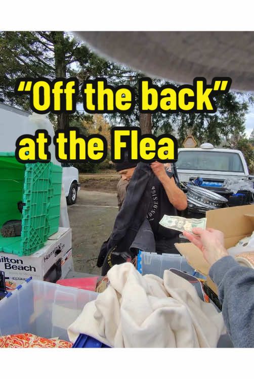 “Off the back” at the flea #reseller #resellingcommunity #winecountryretro #fleamarket #fleamarketfinds #carhartt #offtheback #vintageclothes #videogames #playstation #nintendo #lordoftherings #jrrtolkien #vintagecarhartt #PremiereRush 