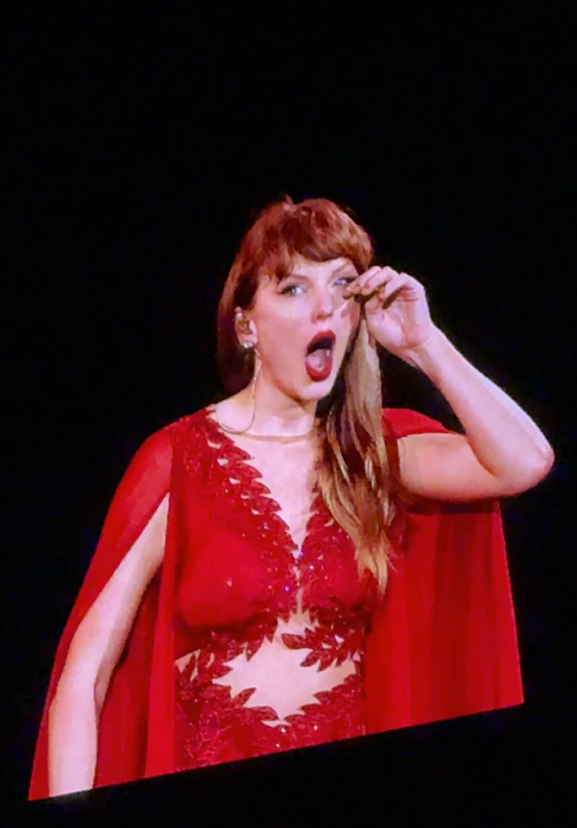 in honour of the last eras tour show…taylor crying during the champagne problems standing ovation in toronto n6🥲🫶🏻 @Taylor Swift @Taylor Nation #TSTheErasTour #erastour 