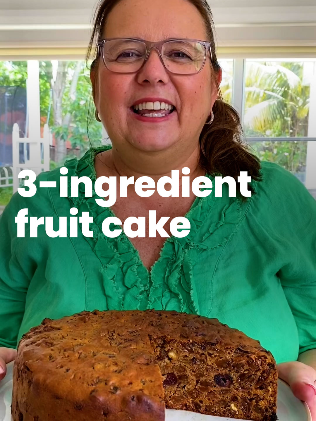 If you need a last-minute Christmas dessert, this is it! Only 3 ingredients required... Recipe in bio or Google 'Taste 3-ingredient fruit cake'.  #fruitcake #christmascake #bakingrecipe #christmasbaking #christmasdesserts