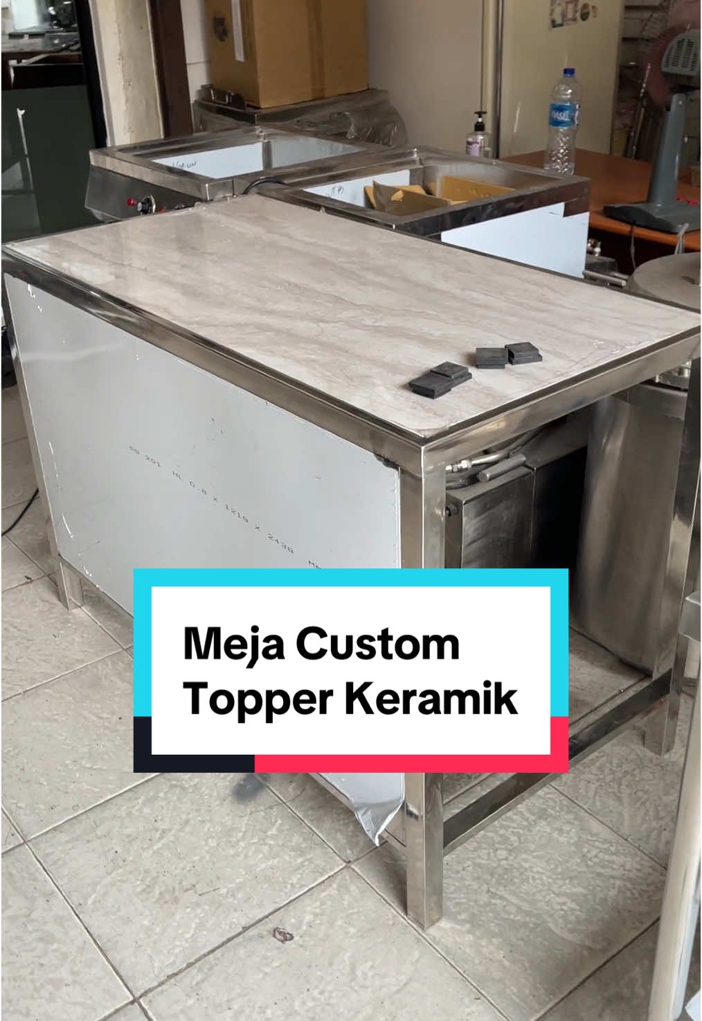 Custom Meja by request aja utk model spt ini, topper menggunakan keramik. Kaki-kaki menggunakan plat hollow stainless & tertutup di 1 sisi. #meja #table #custom #stainless #dapurku #kitchen #dapur #pabrik