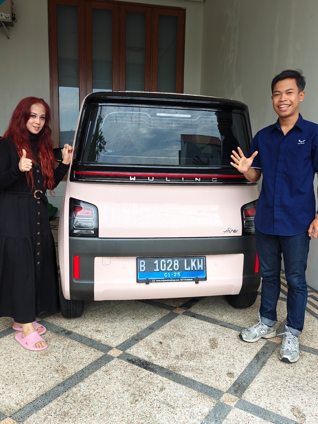 DELIVERY AIR EV LITE 300KM KE BOGOR 🎉 Terimakasih sudah percayakan proses unitnya kepada kami 🙏 ayo jangan sampai terlewat promonya: 🚘 DP RINGAN mulai 10%! 🚘 CICILAN RENDAH mulai dari Rp 3 JUTAAN 🚘 BUNGA KECIL HINGGA 0%!🤏 🔥 Tunggu apa lagi? promo spesial ini cuma berlaku di bulan Desember! Buruan wujudkan mobil impian kamu sekarang! Mobil minju udah pada siap buat dipinang kamu 😳 Pemesanan dan Test Drive mobil impian kamu : ☎️ 0831.3179.0854 (Ihsan) 24H Call Center 0811-9001-9000 www.majumotorgroup.com #Promo #Desember #Deals #Indonesia #BeliMobilDiMajuMotor #MajuMotorGroup 