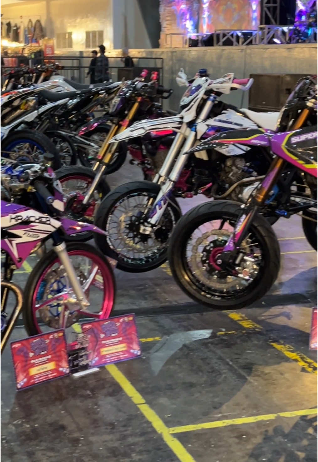 supermoto or surex? @Reza.FreaK @DFM gallery store 🤩🥰 #fyp #xbcayz #dtgreentea #f2tech #dfmgallerystore #surexgank #supermotoherex #supermotoracingproject #supermotocomeback #jatimawesome 