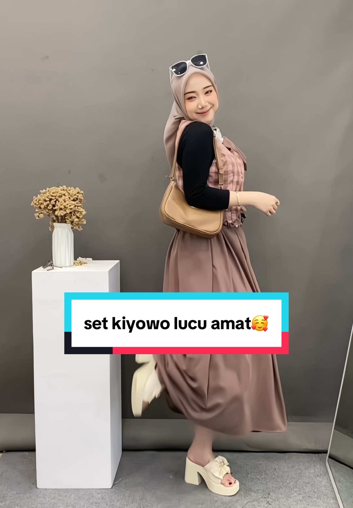 lucu amat bund gasken gak sihh🔥😍#1212tiktokshopping #paydaysale #foryoupage #ayucitrahijabsetelan #ootdhijabstyle #outfitraya 