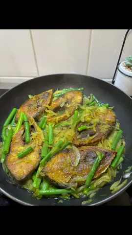 Hilsa fish#রান্নাবান্না #uk #FoodLover #bengalifood #deliciousfood #sylhety🔥 #fish #footballtiktok 