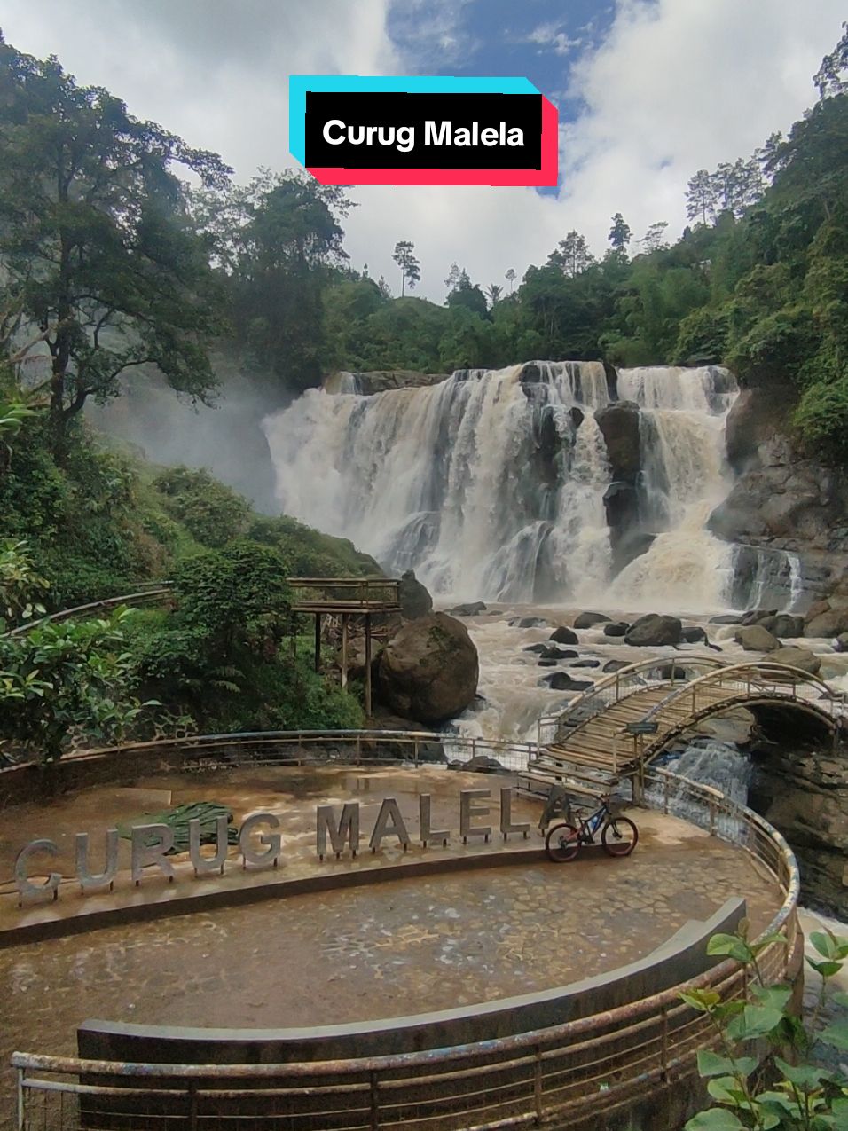 Niagara nya Bandung, ada yang tahu ini curug apa?  .  .  .  #curug #airterjun #waterfall #curugmalela #curugmalelabandung #bandung #bandunghits #bandunginfo #wisatabandung #fypdong #travel 