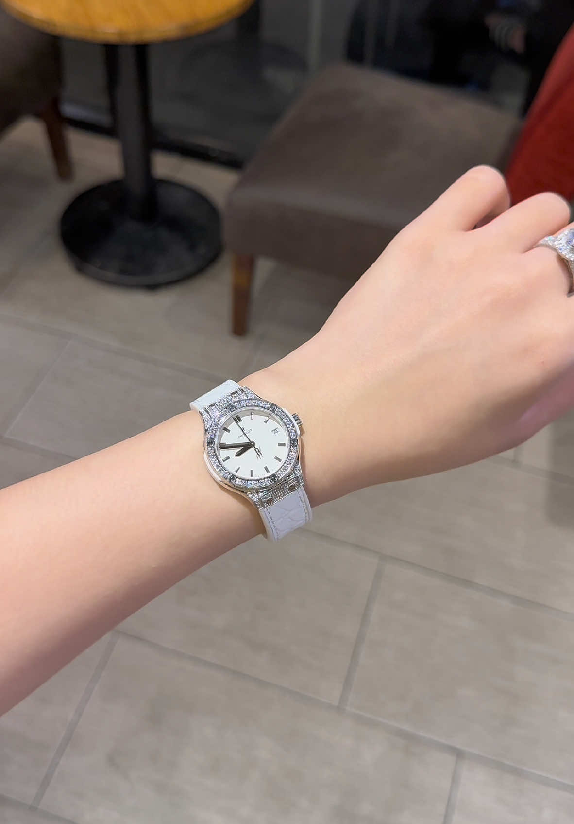 Lên tay mẫu hubot nữ trắng siêu xinh lấp lánh cho các chị em😍⌚️#donghodep#donghonuxinh#phudongho#xuhuongtiktok2024❤️🌈✔️ 