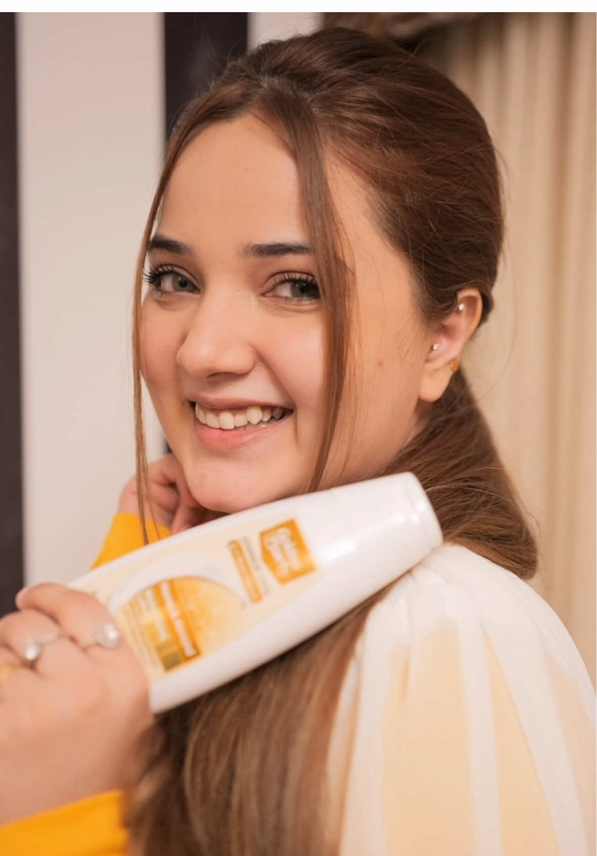 Golden Pearl Advance Care Honey & Almond Lotion is Rabeeca Khan winter skin savior! 🍯✨ With the nourishing blend of honey, almond, and Nutri Serum, it keeps her skin soft, radiant, and ready to shine all season long. Watch how she glows with every application! 🌸 Have you tried it yet? 💛 #GoldenPearl #HoneyAndAlmond #AdvancedCare #WinterGlow #SoftSkinMagic