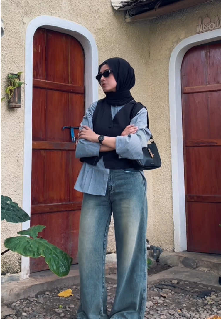 rate this fits! #fyp #fypシ゚ #foryou #outfitideas #jiniso #outfitinspo #ootdhijab #outfitoftheday #gorontalotiktok #jeanslokal #highwaistjeans #OOTD 