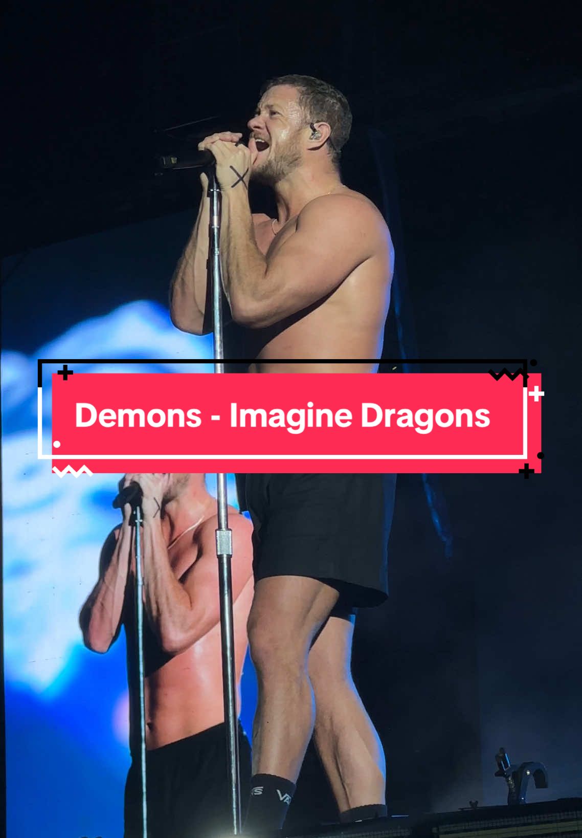 Bất hủ 😭 nhìn chú hạnh phúc tui cũng vui lây, còn nói yêu Việt Nam nữa 😭 xúc động quá 😭 #imaginedragons #loomtour #8wonder #demons