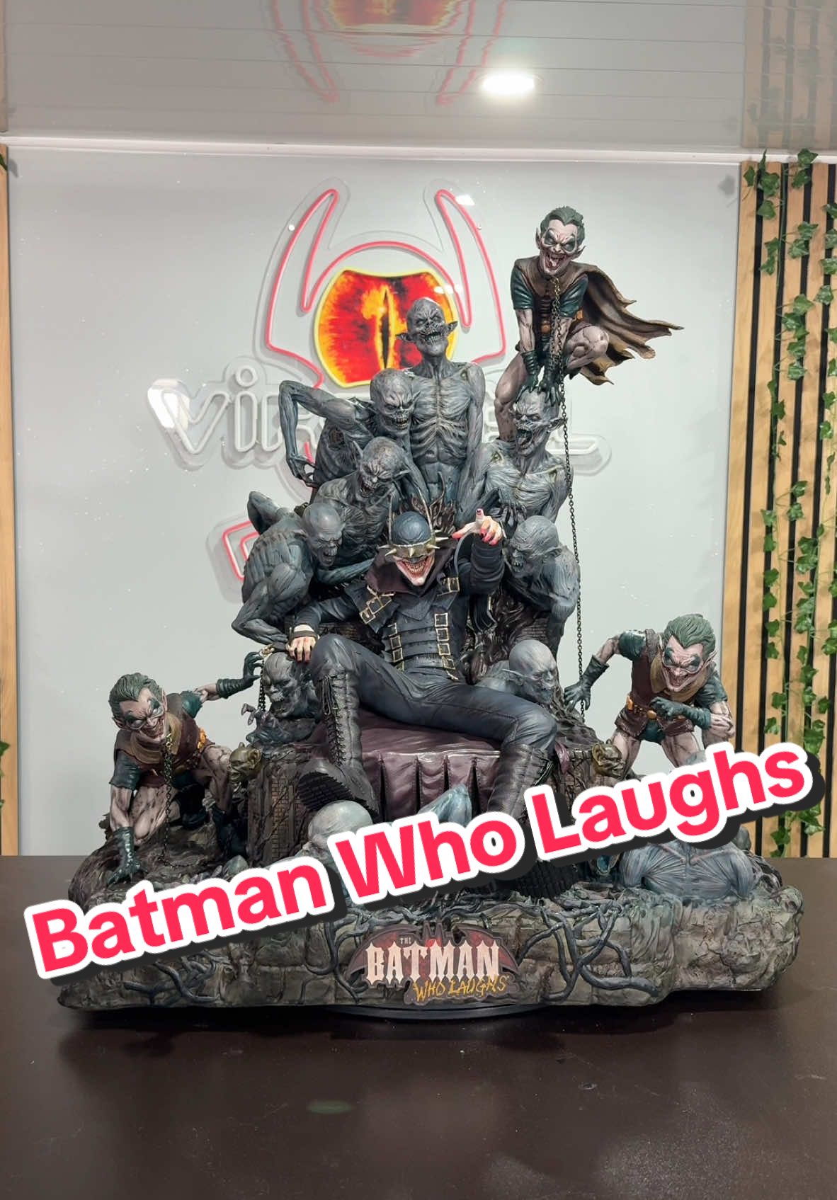 Queen Studios Batman Who Laughs On Throne #statue #batman #wholaughs #batmanquirit #dccomics #throne #comlection 