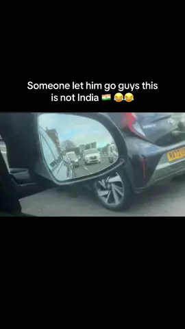 Indians and pakistanis blocking ambulance way 😂😂#ambulance #paramedic #nhs #london #fyp #foryoupage❤️❤️ #instagramstories #yourpage #youtubers #subscribe #madarcod #haram 