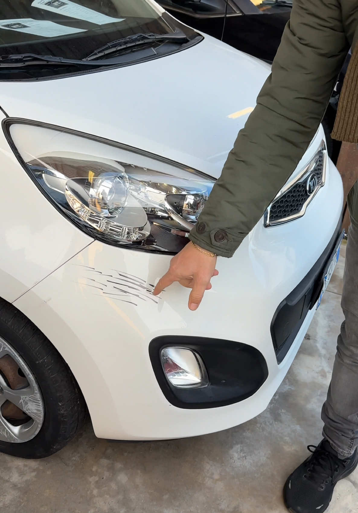 Remove Scratches from Your Car’s Paint with a Natural Trick: Just Garlic and a Damp Cloth! #Skerdix #CarTips #PerfectPaint #GarlicHack
