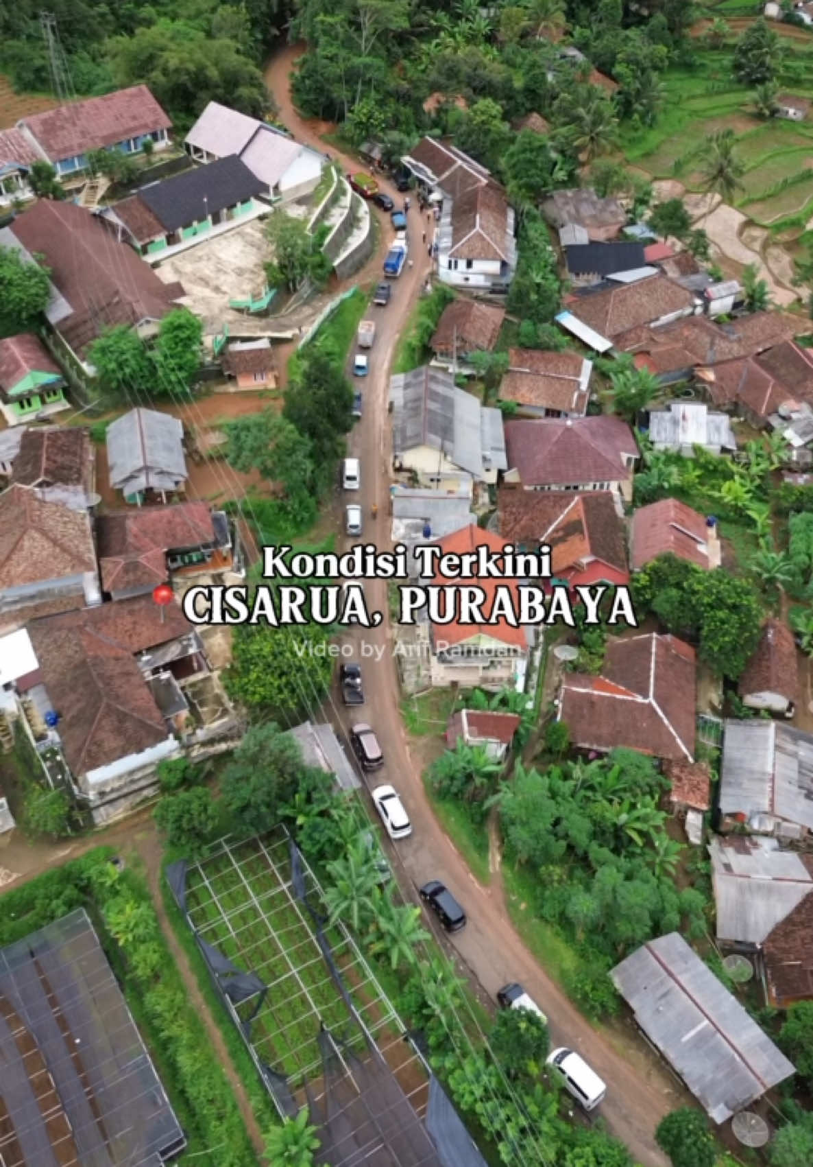 Akses jalan sudah bisa dilalui, harap berhati-hati teman-teman karena jalan berlumpur dan licin #dronephotography #drone #dji #longsor #prayforsukabumi 