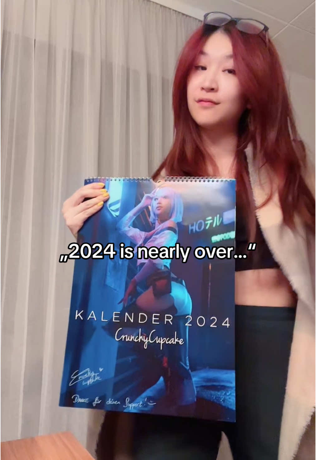 Wie wäre es mit einem Kalender 2025? 👀 link in bio 💙 #calendar2025 #cosplay #twitchstreamer #twitchde #cosplaygirl #anime #GamerGirl #genshin #cyberpunkedgerunners #fyp 