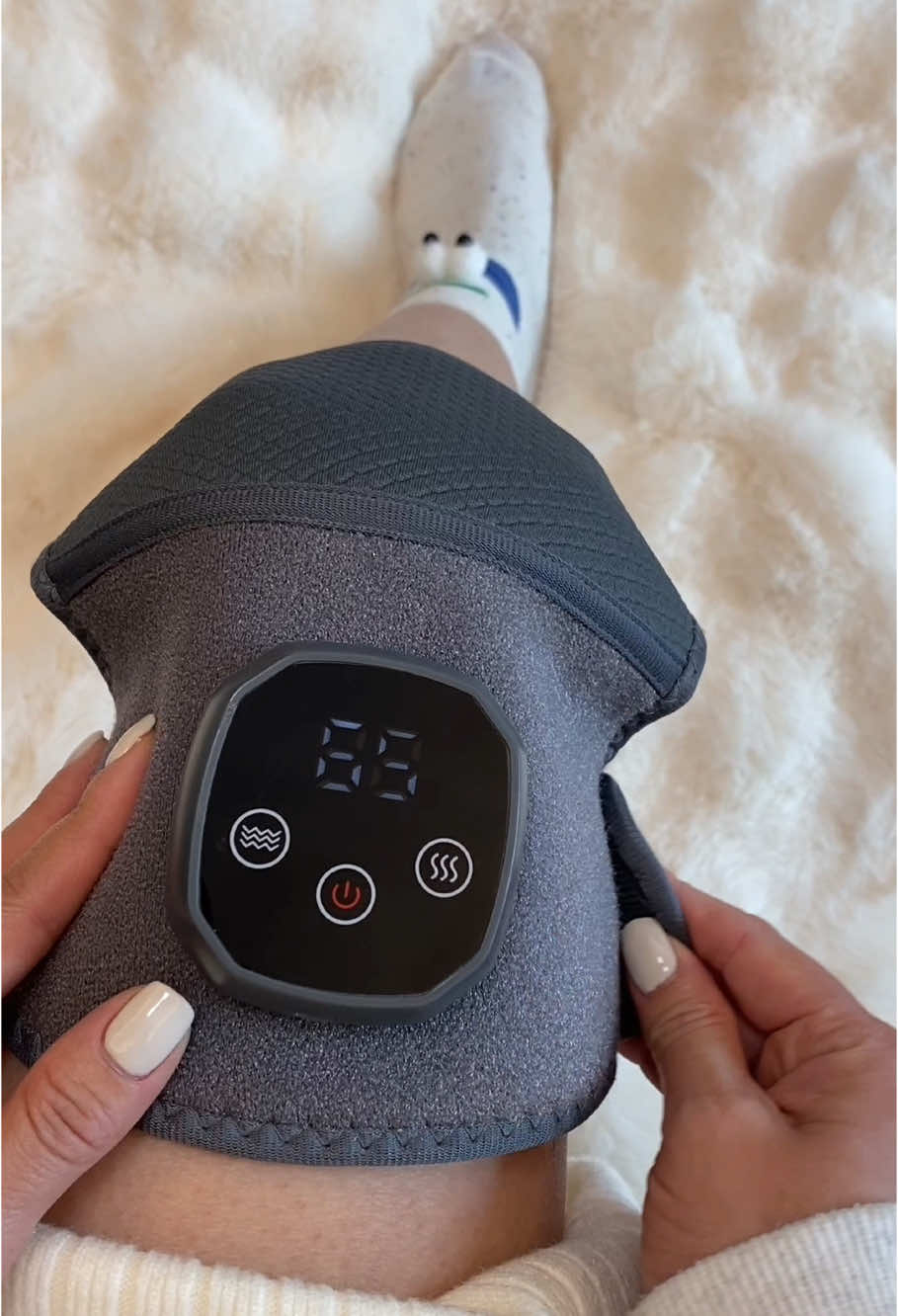 It’s the perfect solution for those who suffer from aches and pain or stiffness. #kneepain #kneepainrelief #heatedkneemassager #kneemassager #kneepainrelief #painrelief #heatedmassager #knie #giftidea #kneeinjury 