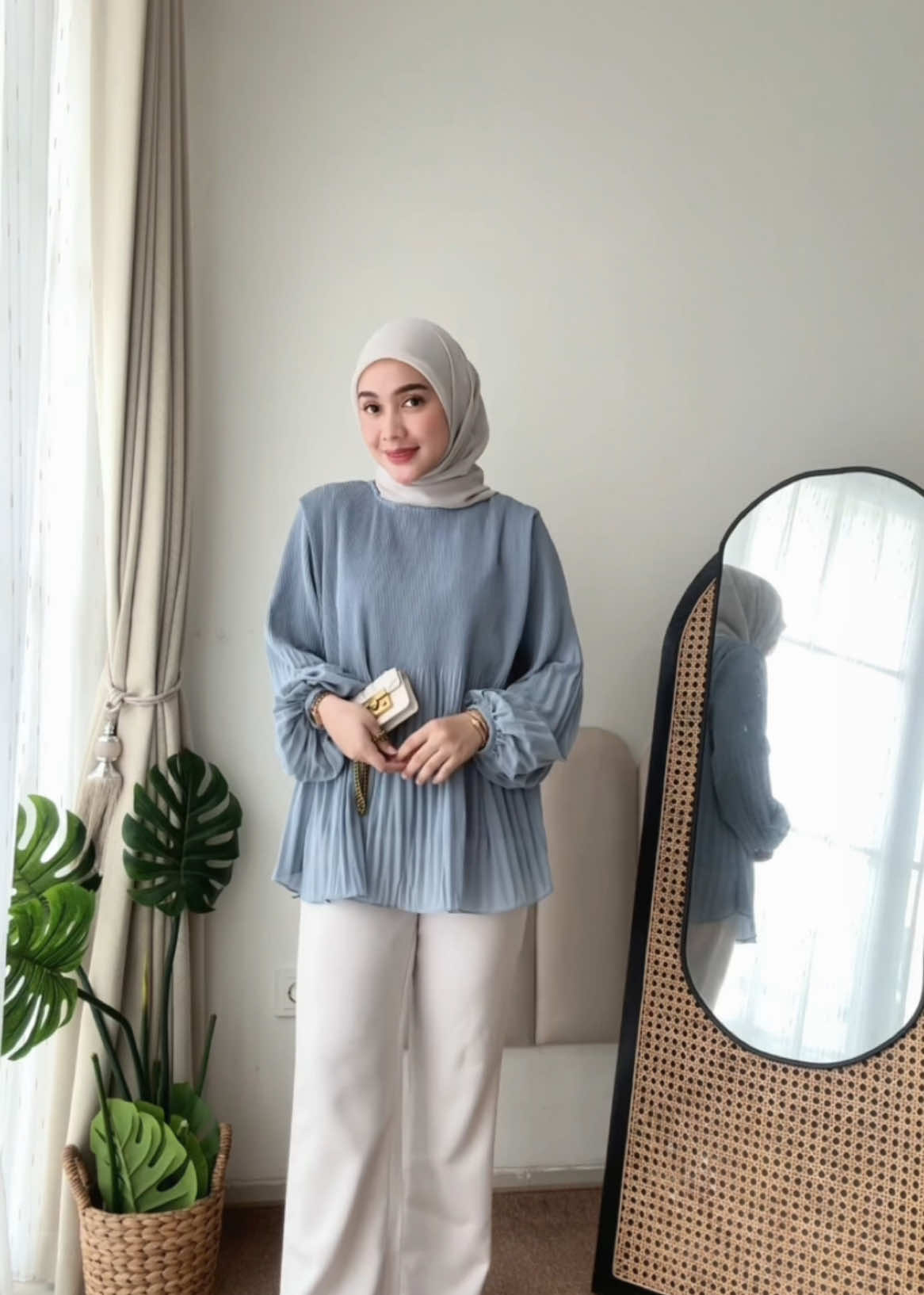 Fiona Blousee sudah restock semua warnaa✨ dan sekarang ada ld 120😭🫶🏻 langsung di co sebelum kehabisann🥰 #megaguncang1212 #simpleoutfit #rekomendasioutfit #racunoutfit #ootdhijabstyle 