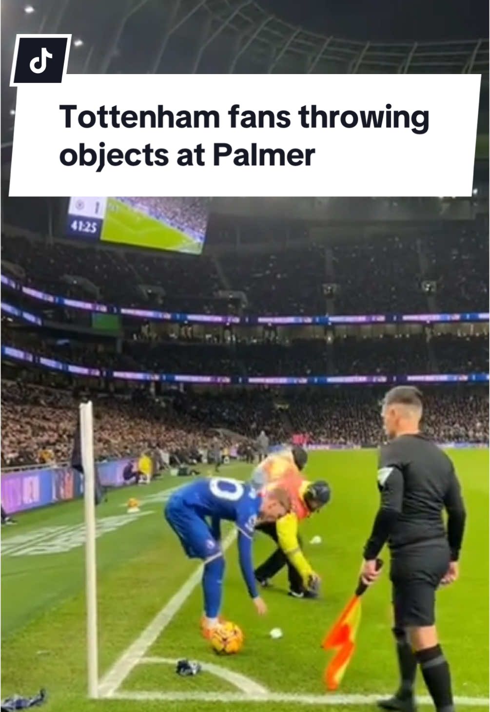 Tottenham fans throwing objects at Cole Palmer #foryou #fyp #foryoupage #chelsea #football #colepalmer #coldpalmer #PremierLeague #bestgoals #ronaldo #messi #u #viral #tiktok #reels #shorts 