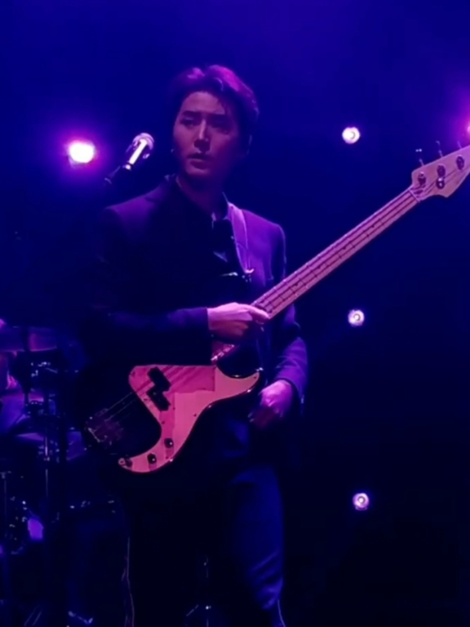 Kembali membawa lagu ganteng dengan bridge gantengnya Brian. Bisa kali bang @DAY6  dibawain di The Present 2024 dengan versi yg lebih mateng ❤️‍🔥🔥 cr : forme_day6 (on X and Yt) #영케이 #YOUNGK #DAY6 #데이식스 #SUNGJIN #DOWOON #WONPIL #day6edit 