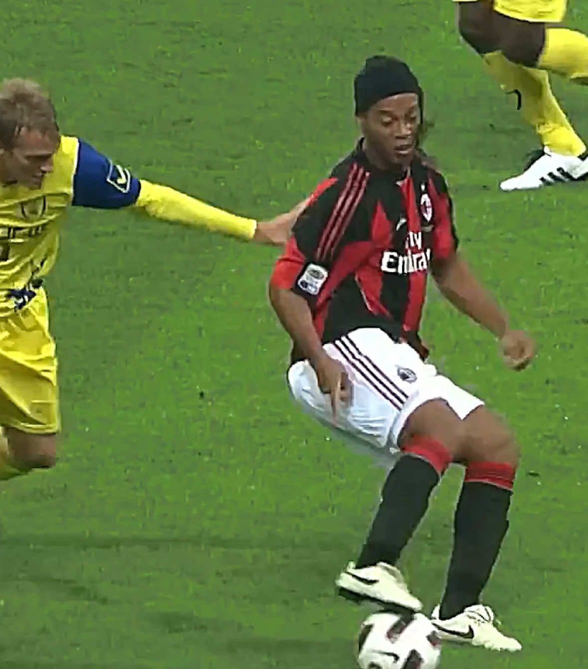 RONALDINHO in MILAN is BALLON D’OR  #ronaldinho #skills 