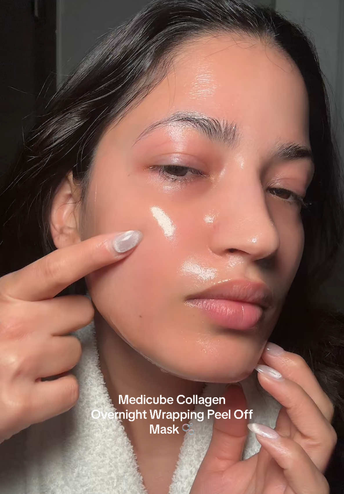 Medicube Collagen Overnight Wrapping Peel Off Facial Mask 🎀 have you tried it?  #creatorsearchinsights #medicube #collagenmask #peeloffmask @medicube 