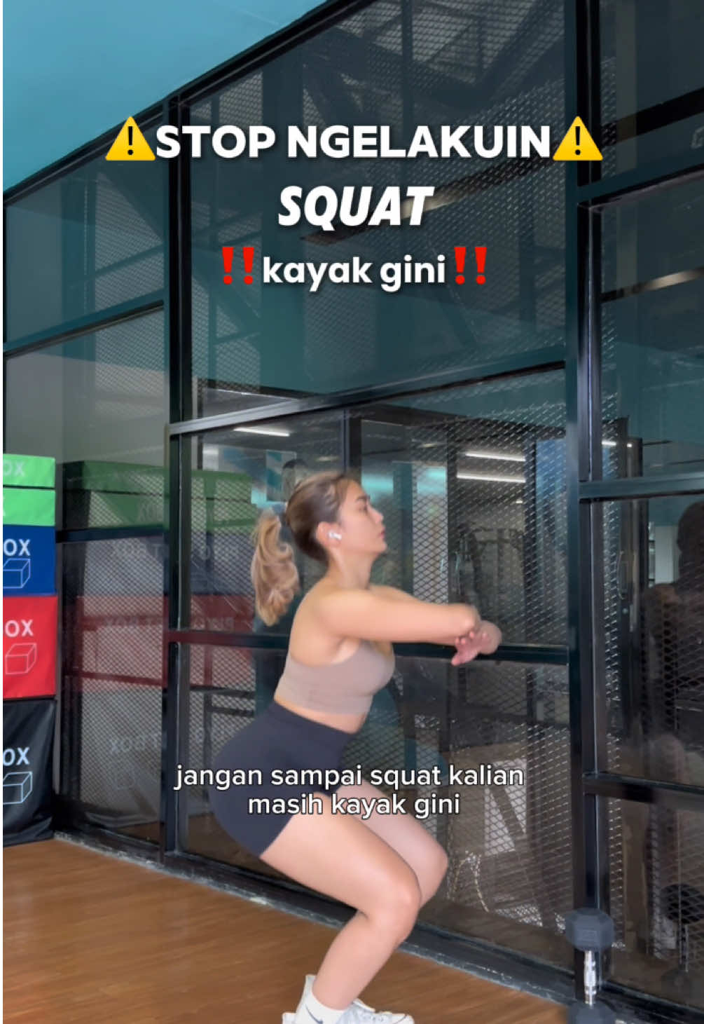 form dasarnya benerin dulu yaaaa guys baru cobain variasi lainnya #gym #gymrat #GymTok #gymgirl #GymLife #gymtips #cewegym #gymmotivation #Fitness #fitnessgirl #fitnessroutine #fitnesstips #gympemula #gymtipsforbeginners #lowerbodyworkout #tutorial #squat #longervideos 