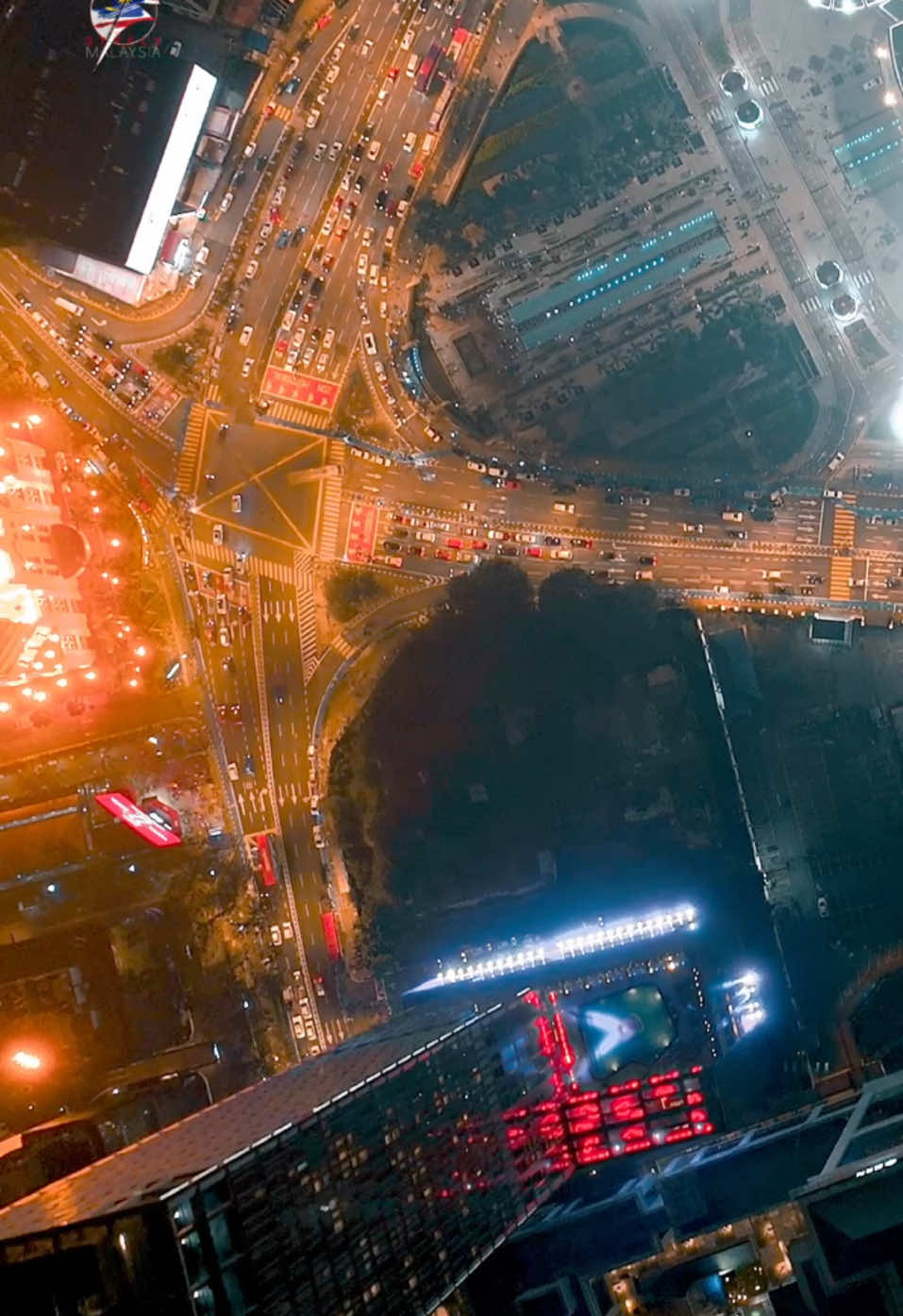 wow! Top down Kuala Lumpur #kualalumpur #malaysia #styflymalaysia #malaysiatiktok #tourism #cityvibes #petronastwintower #fyp #skyscraper 