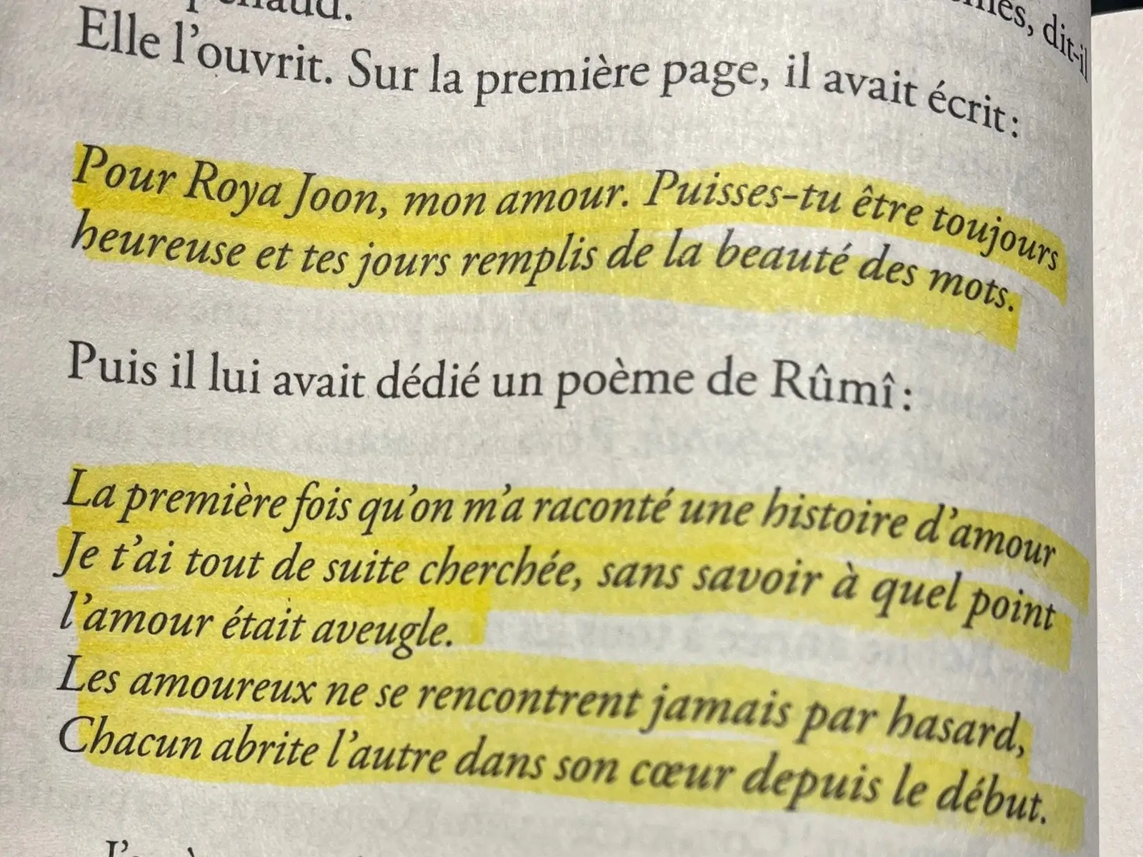 « Les amoureux ne se rencontrent jamais par hasard, chacun habrite l’autre dans son coeur depuis le début »  #lalibrairiedeteheran #quotesoftheday #lovequote #marjankamali 