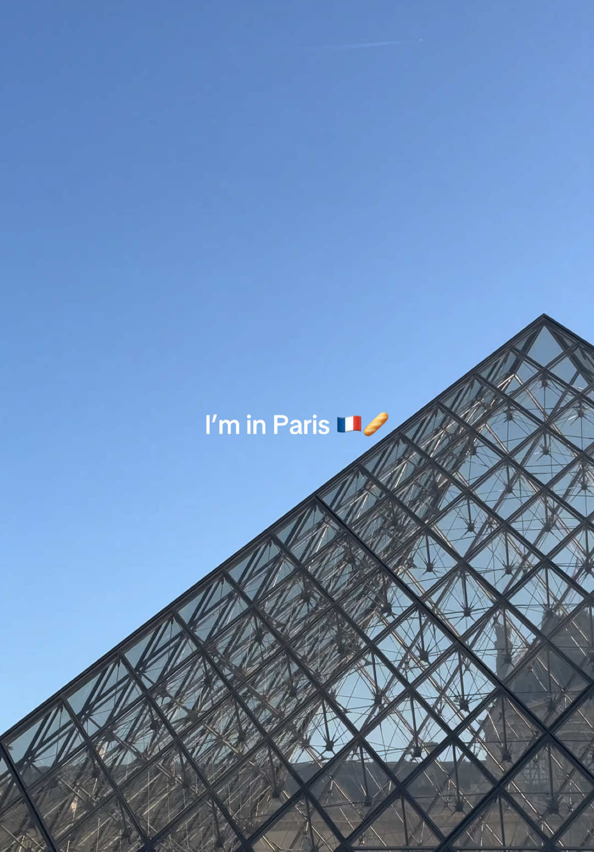 I’m in Paris 🤍 #paris #travel #travelparis #europa #viagemcasal #casal #luademel #viagemparis 