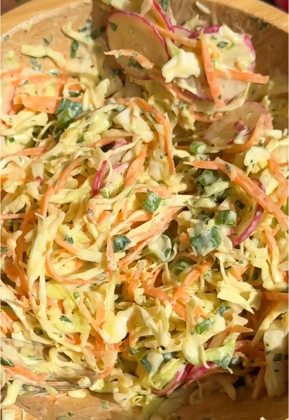 Creamy Coleslaw Ingredients: ➡️For the Salad: * 1/2 pointed cabbage thinly sliced * 1 carrot julienned * 5 radishes thinly sliced * 2 spring onions thinly sliced ➡️For the Dressing: * 150 ml Greek yogurt * 3 tbsp parsley finely chopped * 1 tsp mustard * 1 tbsp mayonnaise * 2 cloves of garlic minced * Juice of 1/2 lemon * 1 tbsp agave syrup * 1/2 tsp chili flakes * pepper to taste * salt to taste ❤️ Full recipe via  𝐋𝐢𝐧𝐤 𝐢𝐧 𝐦𝐲 𝐁𝐢𝐨  #coleslaw 