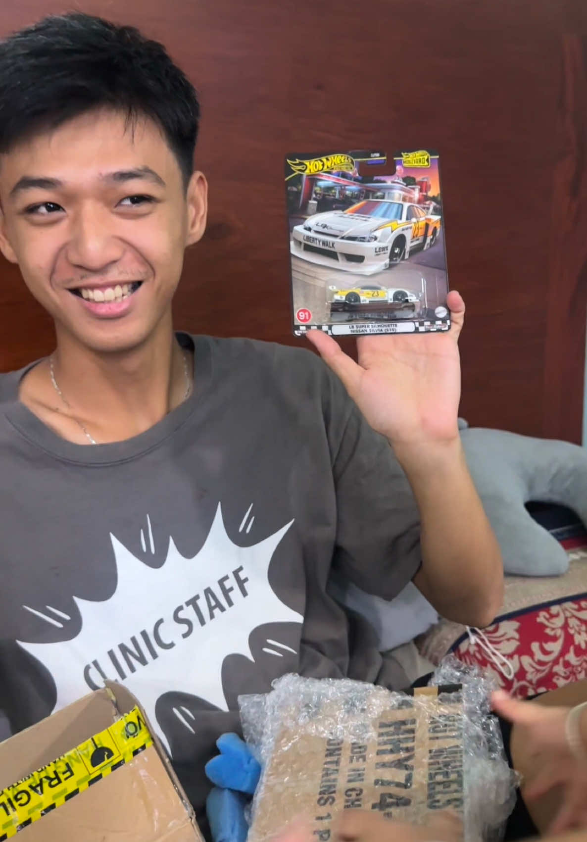 Quà giáng sinh của vợ 🥰 Cảm ơn vợ rất nhiều vì đã yêu chiều sở thích của anh 🖤#hotwheel #hotwheels #fyppppppppppppppppppppppp #xhuong #thuongvo 