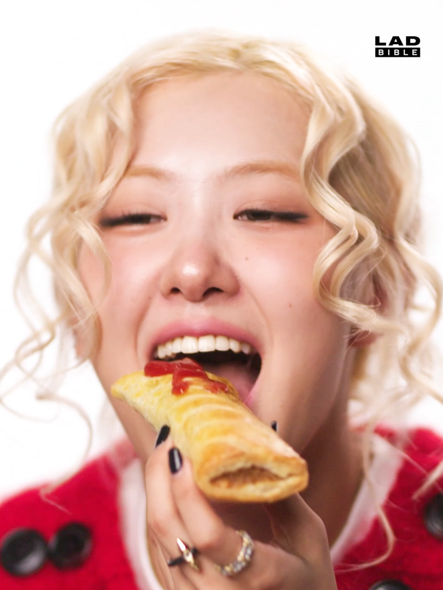 Have you ever seen someone more excited for a sausage roll, than @roses_are_rosie? #rosé #roséedit #snackwars #apt