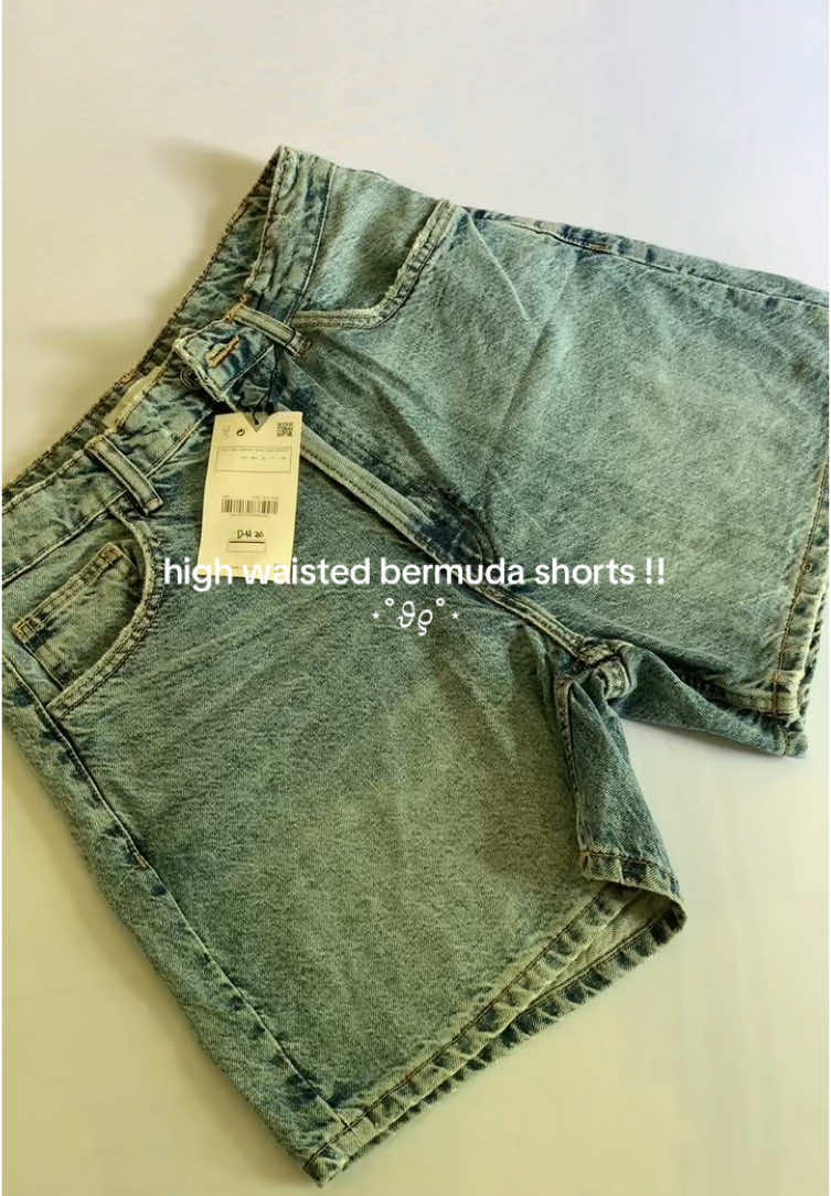 high waisted bermuda shorts !! 💗